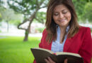 explicação isaias 9 6 , mulher lendo a biblia, lenado a biblia, biblia